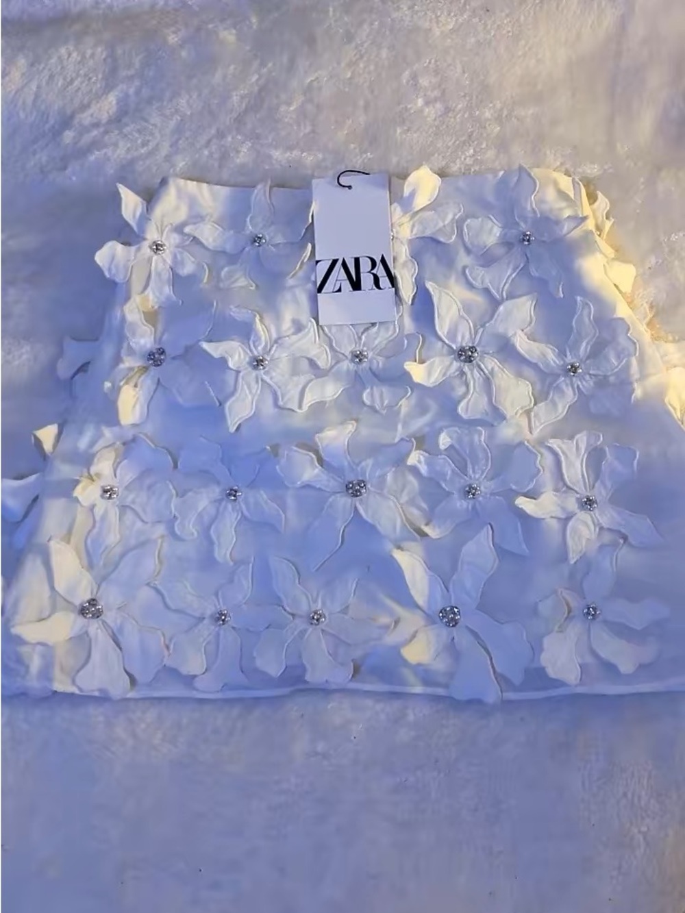 Zara White Floral Appliqué Mini Skirt with Crystal Centers nueva